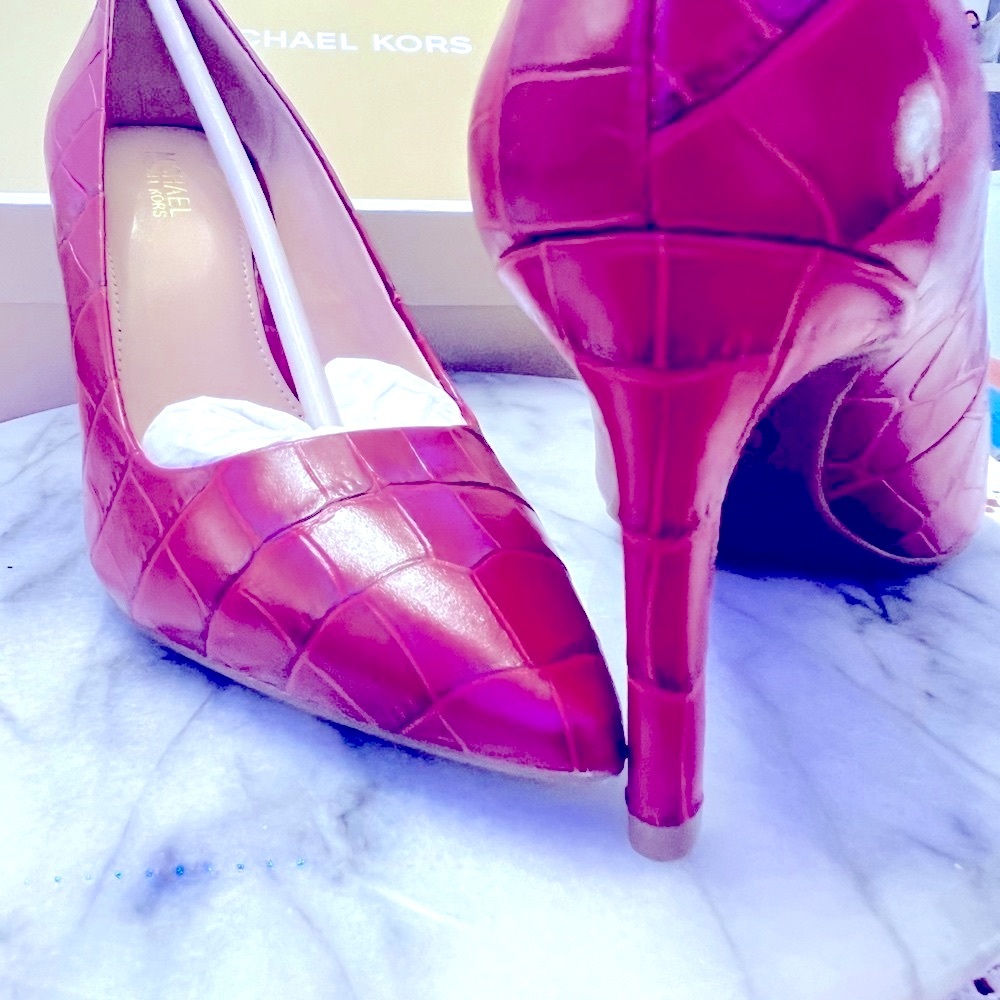 ❤️MICHEAL KORS❤️HEELS ALLIGATOR EMBOSSED RED LEATHER. BEAUTIFUL  RED🌹
